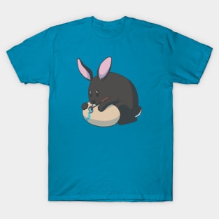 Egg painting black Easter bunny T-Shirt